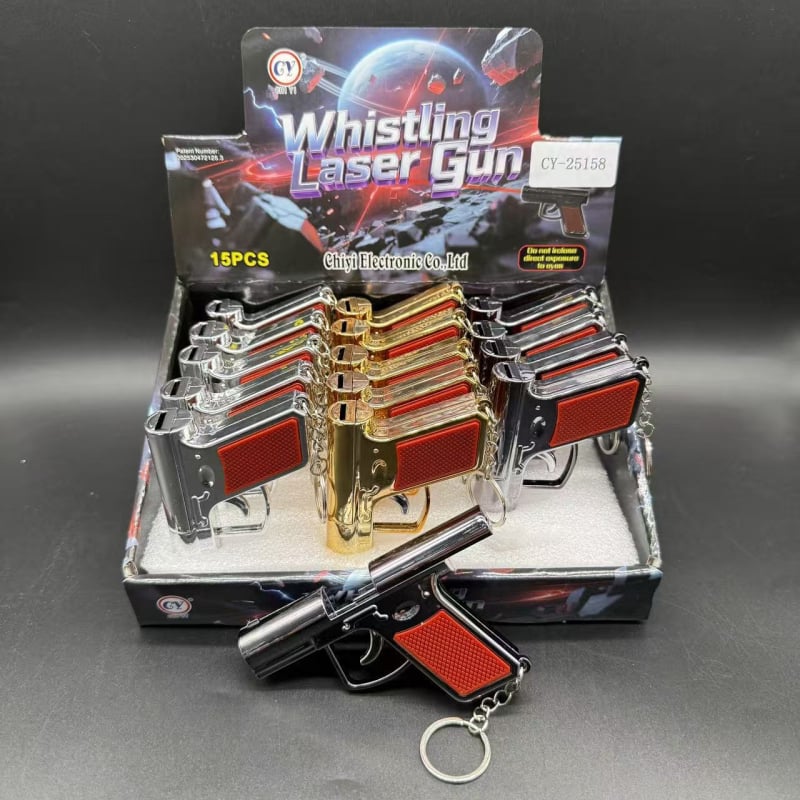 Pistol de jucărie multifuncțional cu LED, laser infraroșu și pandantiv compas; construcție din plastic, pentru 14+ ani, interactiv