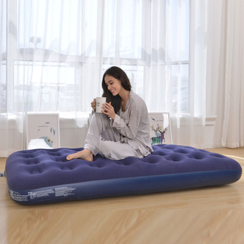 Pripučiama kemptingo lova su flokutu paviršiumi, modelis 20411, maksimalus apkrova 200 kg, svoris 4 kg, išorinė oro pompa