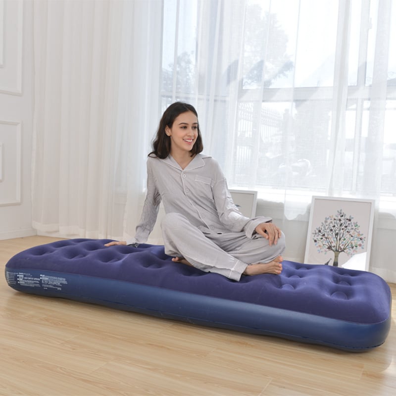 Pripučiama kemptingo lova su flokutu paviršiumi, modelis 20411, maksimalus apkrova 200 kg, svoris 4 kg, išorinė oro pompa