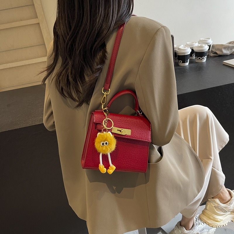 Ženska mala crossbody torbica u Kelly stilu, gradska jednostavnost, PU materijal, horizontalni kvadratni oblik, zaključavanje, bez podstave