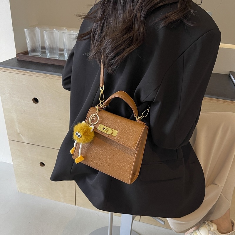 Ženska mala crossbody torbica u Kelly stilu, gradska jednostavnost, PU materijal, horizontalni kvadratni oblik, zaključavanje, bez podstave
