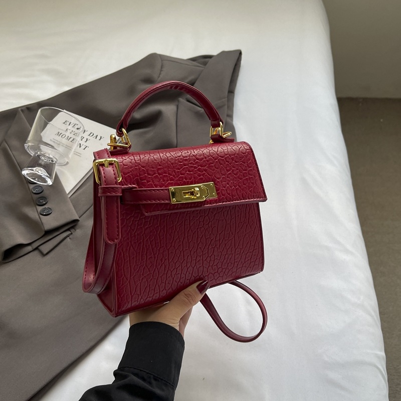 Ženska mala crossbody torbica u Kelly stilu, gradska jednostavnost, PU materijal, horizontalni kvadratni oblik, zaključavanje, bez podstave