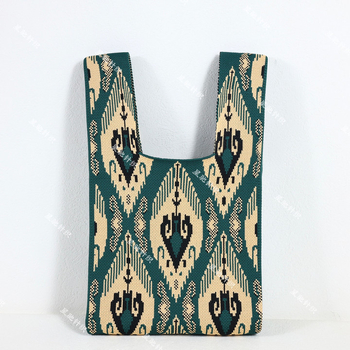 Unisex pletena torba s Adelais Silk Pattern, poliester materijal, uspravni kvadratni oblik, pretinac za mobitel.