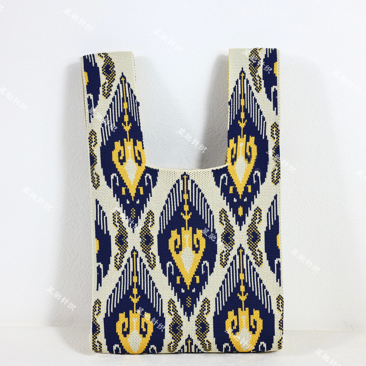 Unisex pletena torba s Adelais Silk Pattern, poliester materijal, uspravni kvadratni oblik, pretinac za mobitel.