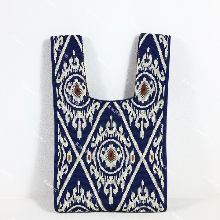 Unisex pletena torba s Adelais Silk Pattern, poliester materijal, uspravni kvadratni oblik, pretinac za mobitel.