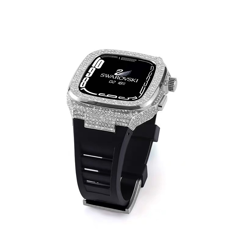 Deimantais įklijuotas apsauginis dėklas Apple Watch; lydinio korpusas ir silikoninis dirželis; suderinamas su Apple Watch Series 7/8 ir SE; svoris 65 g.