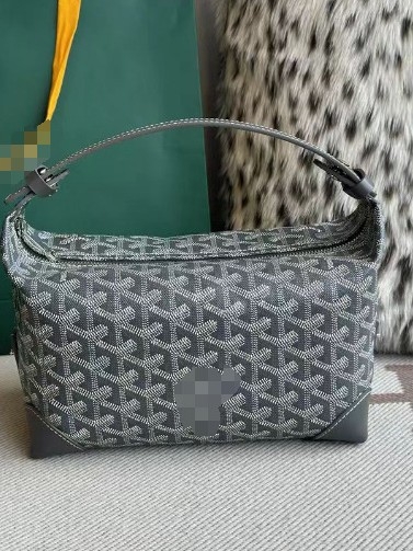 Dumpling alakú kozmetikai táska, PVC anyag, cipzáras záródás, belső zsebek telefon és személyi igazolvány számára, vászon bélés