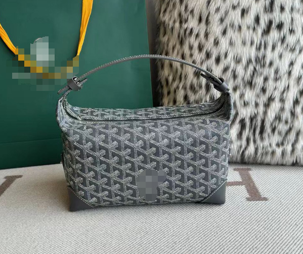 Dumpling alakú kozmetikai táska, PVC anyag, cipzáras záródás, belső zsebek telefon és személyi igazolvány számára, vászon bélés