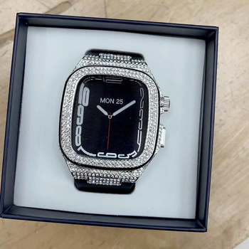 Remienok pre Apple Watch 10 s kryštálovým puzdrom a integrovaným plášťom zo tekutého silikónu