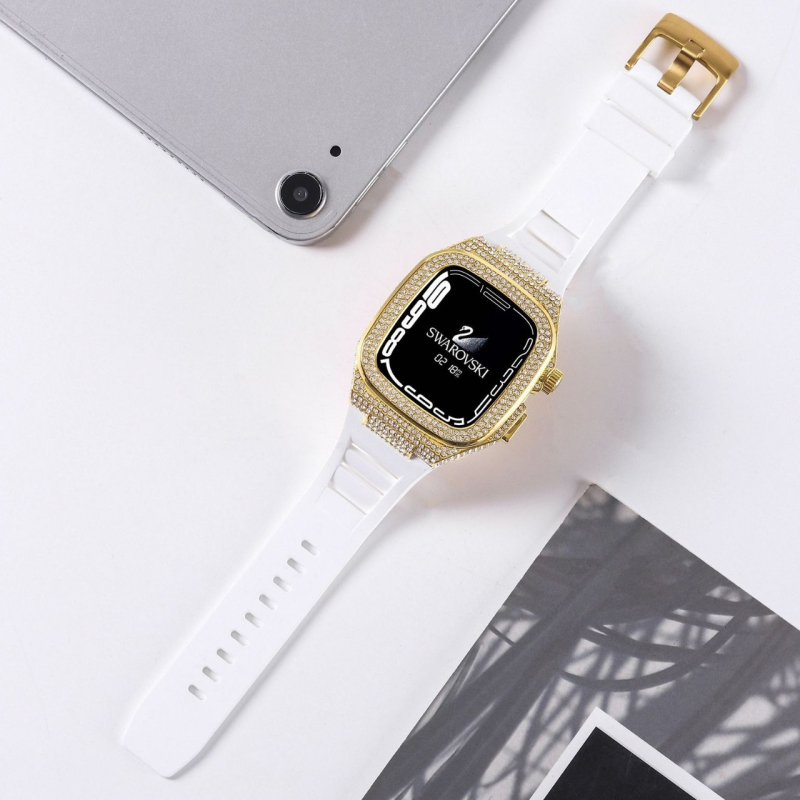 Remienok pre Apple Watch 10 s kryštálovým puzdrom a integrovaným plášťom zo tekutého silikónu