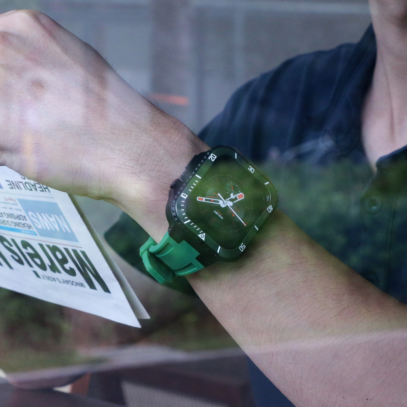 Apple Watch tok integrált pánttal — fém védőhéj az S8 sorozathoz (HUALIMEI)