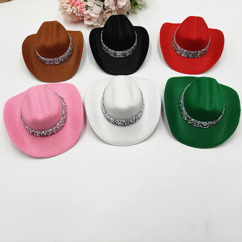 Nyugati stílusú cowboy kalap kisállatok és babák számára — készlet mini dekoratív kalapokkal és rhinestone hajcsat ékszerekkel