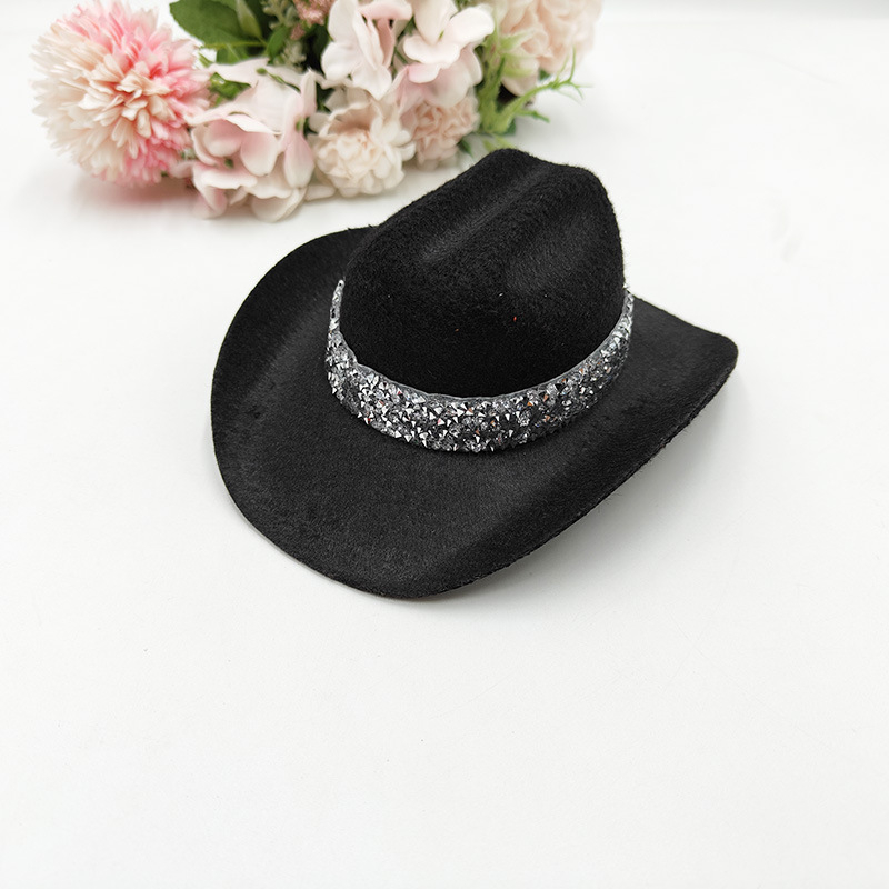Nyugati stílusú cowboy kalap kisállatok és babák számára — készlet mini dekoratív kalapokkal és rhinestone hajcsat ékszerekkel