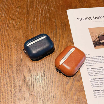 Apple AirPods védő kemény tok – műbőr, velúr, PC; matt felület; kézzel készített; kompatibilis AirPods 1/2/3/4 és Pro 2