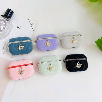 AirPods Pro tok bőrtapintású textúrával és strasszköves díszítéssel, teljes lefedésű ütésálló védelem, PC anyagú, elektroplakált felülettel (kompatibilis az AirPods Pro 1. és 2. generációjával).