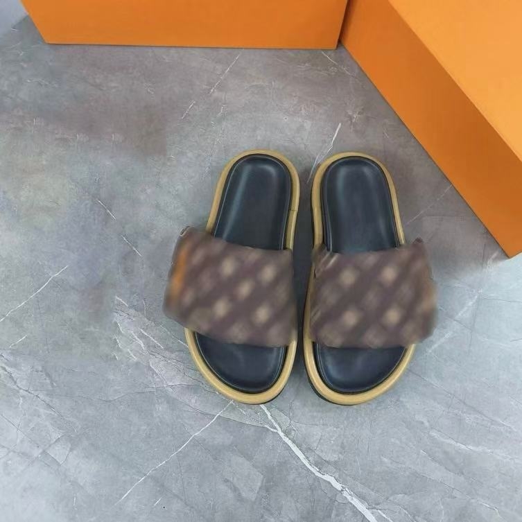 Moteriškos natūralios odos reljefinės sandalės su Velcro užtrauktuku, stora padas