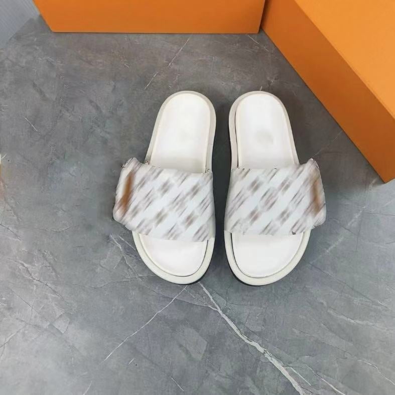 Moteriškos natūralios odos reljefinės sandalės su Velcro užtrauktuku, stora padas