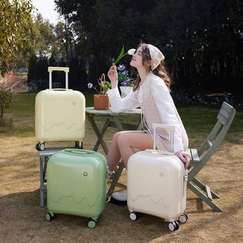 Kabinbőrönd pohártartóval és USB töltéssel, ABS+PC, ultra könnyű, 2,5 kg, anime mintás, bővíthető, univerzális kerekekkel