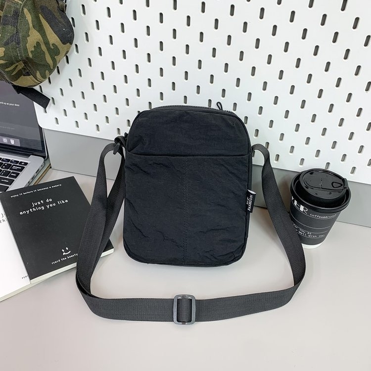 Minimalistička mala crossbody torbica za telefon, ljeto 2025, moderan i svestran gradski stil