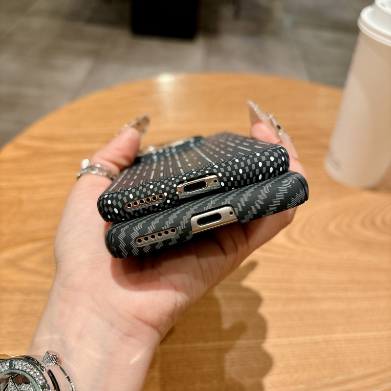 Carcasă de protecție cu model fibră de carbon pentru Huawei P80 Pro și P70 Pro, PC mat, prindere magnetică, rezistentă la șocuri, anti-derapant