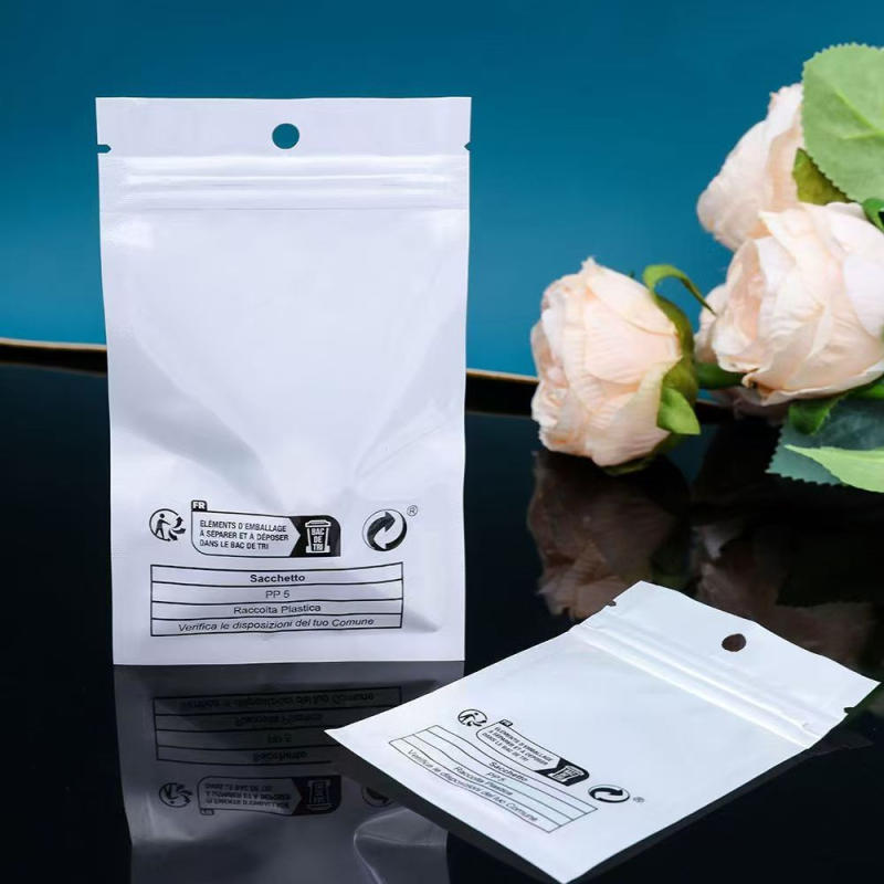 Опаковъчна чанта от перлен CPP филм, самозалепваща, мотив Ин Ян, за бижута, кабели за данни и мобилни аксесоари (Материал: CPP филм с перлен ефект; Затваряне: самозалепващо; Мотив: Ин Ян; Приложение: бижута, кабели за данни, мобилни аксесоари)