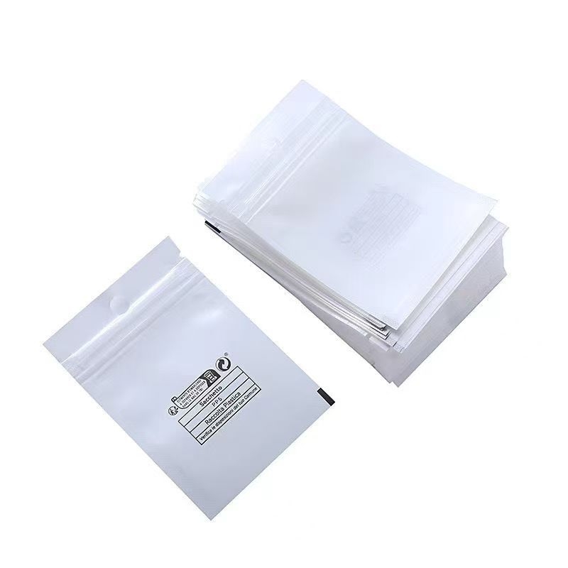 Опаковъчна чанта от перлен CPP филм, самозалепваща, мотив Ин Ян, за бижута, кабели за данни и мобилни аксесоари (Материал: CPP филм с перлен ефект; Затваряне: самозалепващо; Мотив: Ин Ян; Приложение: бижута, кабели за данни, мобилни аксесоари)