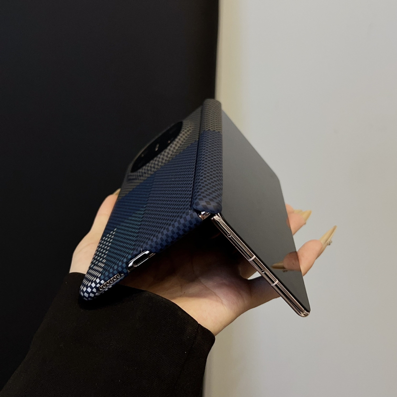 Huawei Mate X6 калъф за телефон със стил централна ос, PC материал, магнитно задържане, защита при изпускане и отвеждане на топлината