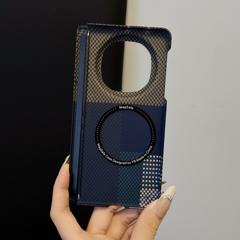 Huawei Mate X6 калъф за телефон със стил централна ос, PC материал, магнитно задържане, защита при изпускане и отвеждане на топлината