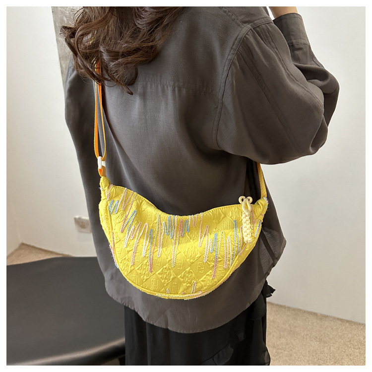 Ženska crossbody torbica u Dumpling stilu, najlon, zatvaranje na zip, poliester podstava, s jednim remenom