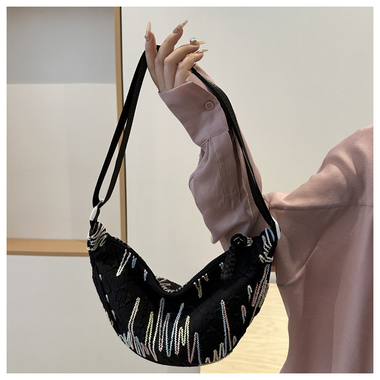Ženska crossbody torbica u Dumpling stilu, najlon, zatvaranje na zip, poliester podstava, s jednim remenom