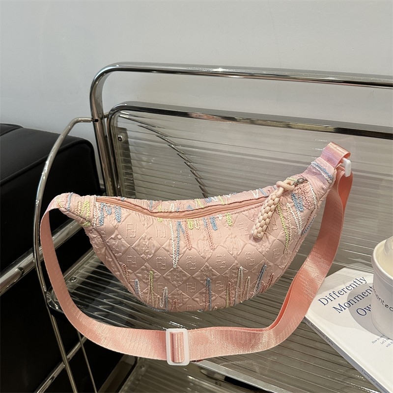 Ženska crossbody torbica u Dumpling stilu, najlon, zatvaranje na zip, poliester podstava, s jednim remenom