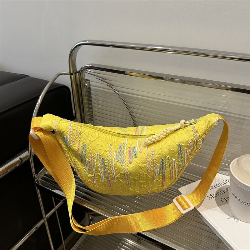 Ženska crossbody torbica u Dumpling stilu, najlon, zatvaranje na zip, poliester podstava, s jednim remenom