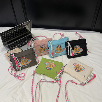 Meow House Ženska crossbody torba u japanskom stilu, izšivana torba za rame, dnevna kozmetička torba, svestrana torba za telefon