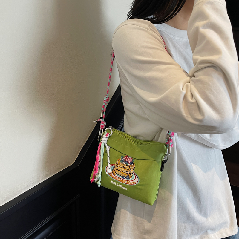 Meow House Ženska crossbody torba u japanskom stilu, izšivana torba za rame, dnevna kozmetička torba, svestrana torba za telefon