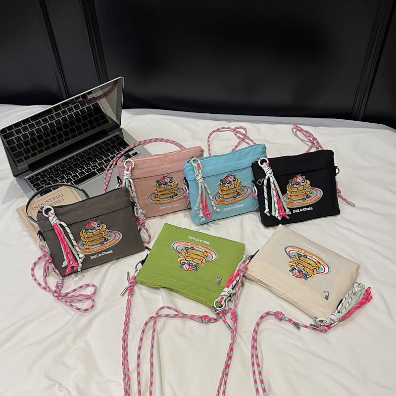 Meow House Ženska crossbody torba u japanskom stilu, izšivana torba za rame, dnevna kozmetička torba, svestrana torba za telefon