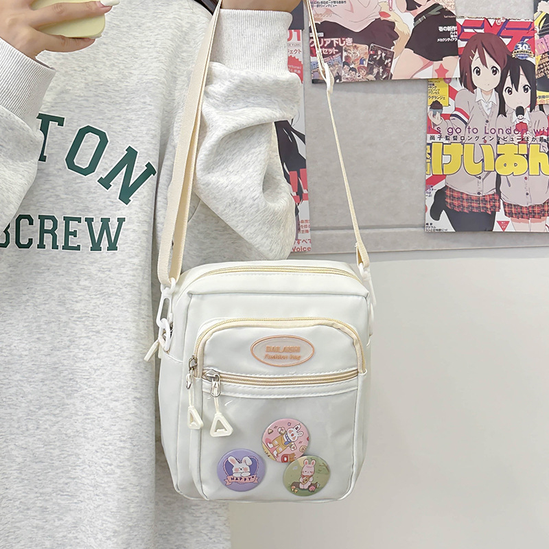 Nylon torbica za rame, crossbody stil – vertikalni kvadratni oblik, zatvarač, unutarnji džepovi za telefon, identifikacijsku karticu i kameru