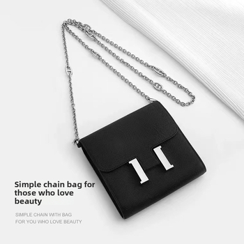 Ζώνη τσάντας/ώμου Yu Yi, μεταλλική, γεωμετρικό μοτίβο, εξουσιοδοτημένη ιδιωτική μάρκα, άνοιξη 2023.