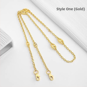 Ζώνη τσάντας/ώμου Yu Yi, μεταλλική, γεωμετρικό μοτίβο, εξουσιοδοτημένη ιδιωτική μάρκα, άνοιξη 2023.