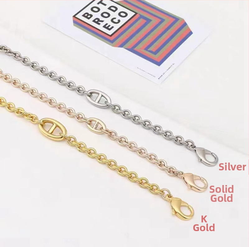 Ζώνη τσάντας/ώμου Yu Yi, μεταλλική, γεωμετρικό μοτίβο, εξουσιοδοτημένη ιδιωτική μάρκα, άνοιξη 2023.