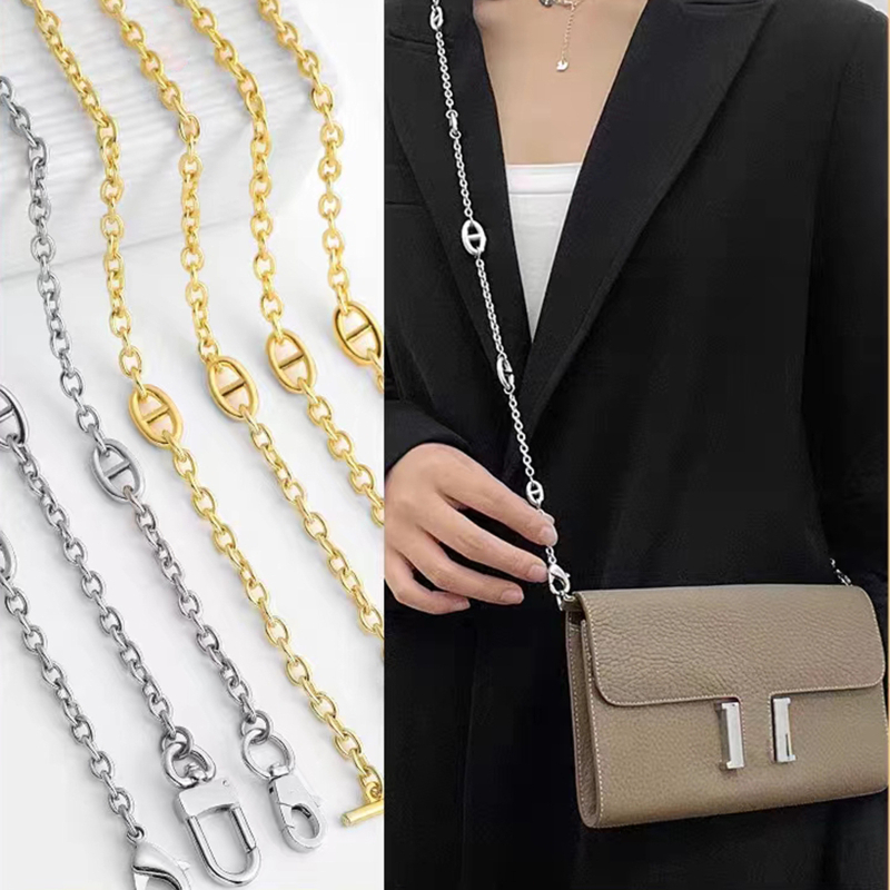 Ζώνη τσάντας/ώμου Yu Yi, μεταλλική, γεωμετρικό μοτίβο, εξουσιοδοτημένη ιδιωτική μάρκα, άνοιξη 2023.