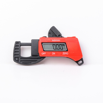 Електронен цифров измервател за дълбочината на протектора на гумата и дебелината на спирачните накладки