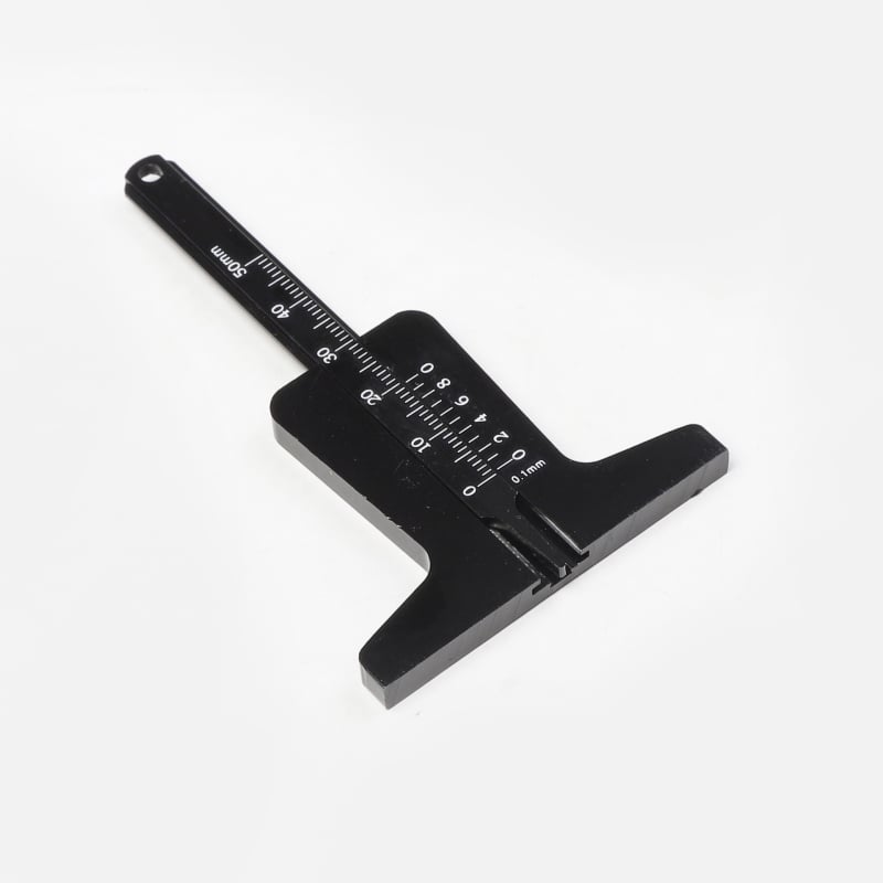 Електронен цифров измервател за дълбочината на протектора на гумата и дебелината на спирачните накладки