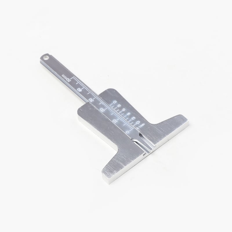 Електронен цифров измервател за дълбочината на протектора на гумата и дебелината на спирачните накладки