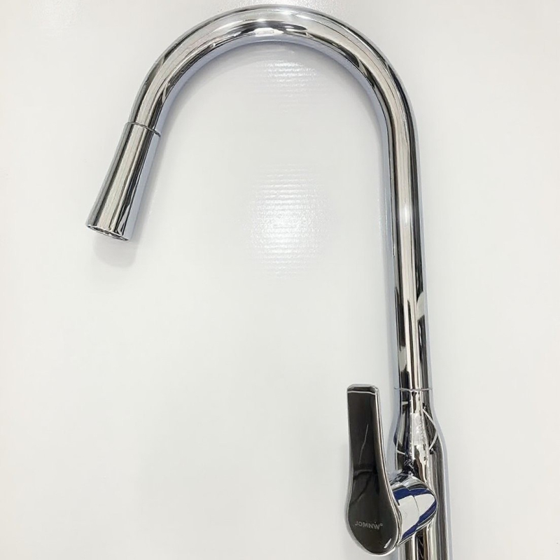 Кухненски смесител с изтеглящ се чучур – медна сплав, въртящ се, керамичен диск, работна температура 0–90°C