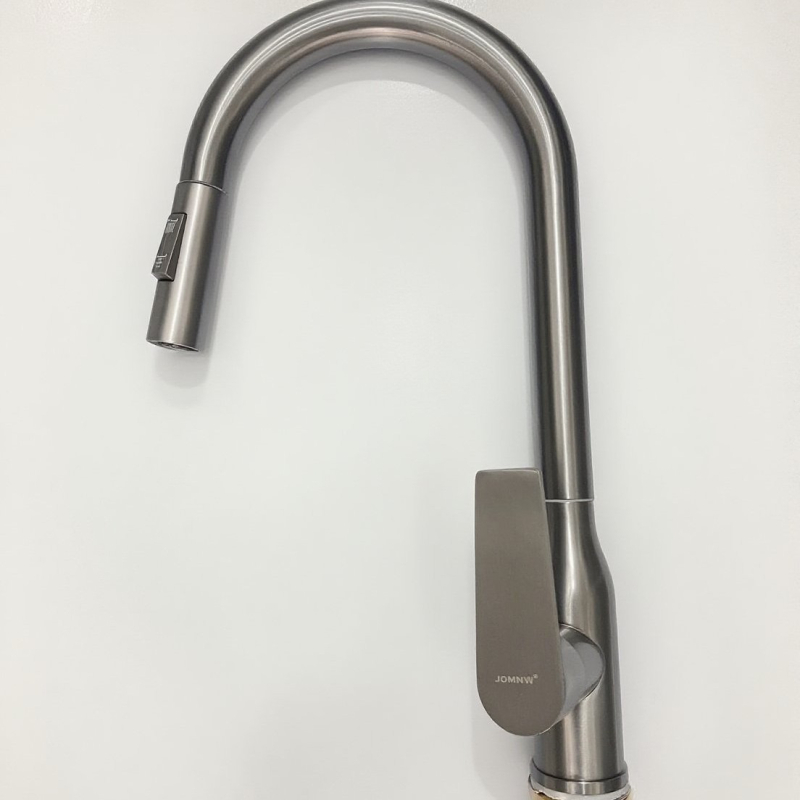 Кухненски смесител с изтеглящ се чучур – медна сплав, въртящ се, керамичен диск, работна температура 0–90°C