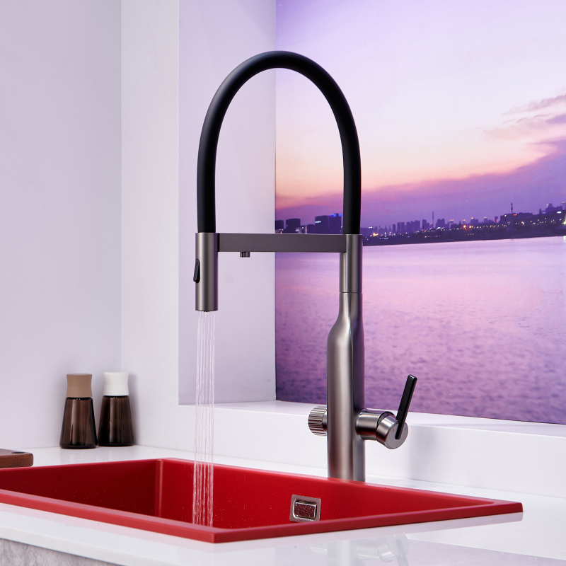 Три в едно месингов кухненски смесител за мивка с филтър за топла и студена вода, издърпващ пръскалник, никелирано покритие, керамичен диск клапан