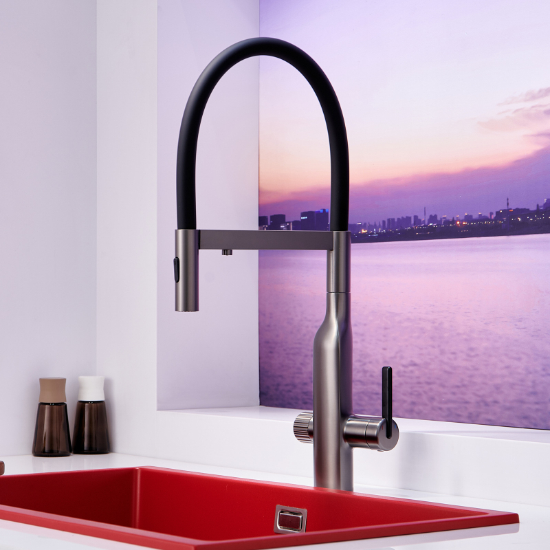 Три в едно месингов кухненски смесител за мивка с филтър за топла и студена вода, издърпващ пръскалник, никелирано покритие, керамичен диск клапан