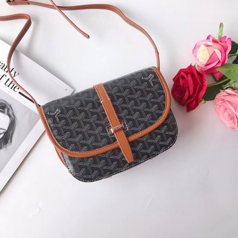 Kožna sedla torba s jednom naramenicom, zatvaranje šnrom i kopčom, unutarnja pretinica za telefon