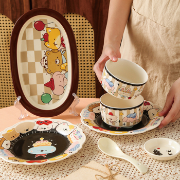 Set ceramic de boluri, farfurii și platouri cu model în dungi și formă neregulată, compatibil cu microunde, imprimare logo disponibil