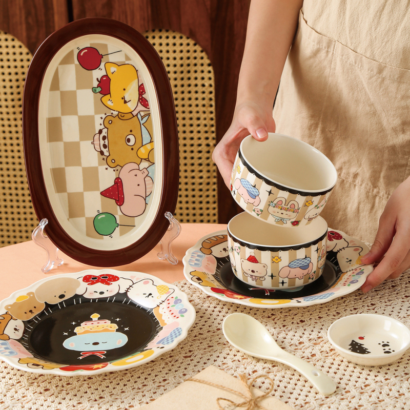 Set ceramic de boluri, farfurii și platouri cu model în dungi și formă neregulată, compatibil cu microunde, imprimare logo disponibil